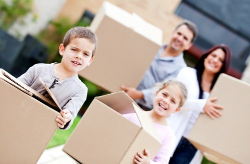 Moving van handling residential streets and access in Lee