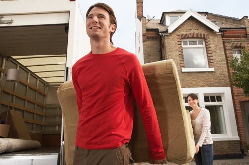 Packing and loading service for homes and businesses in Lee